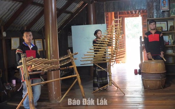 Triển khai kế hoạch thực hiện Nghị quyết về phát triển văn hóa Việt Nam