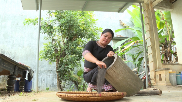 Giữ nguyên liệu tự nhiên để chế biến đặc sản rượu cần