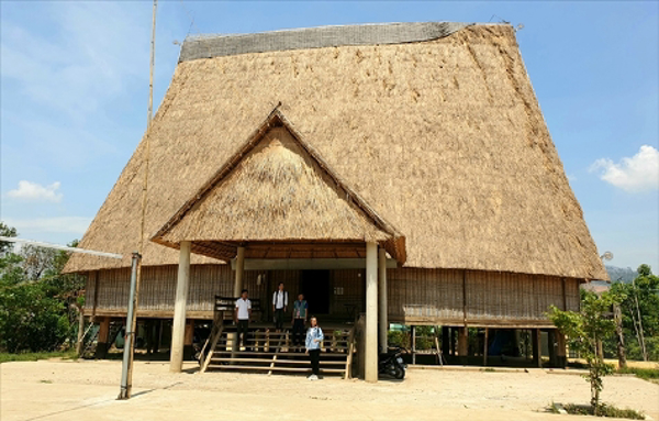 Thăm nhà rông lớn nhất Tây Nguyên