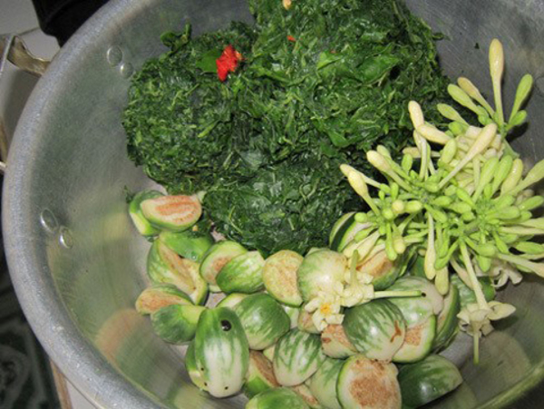 Canh lá mì