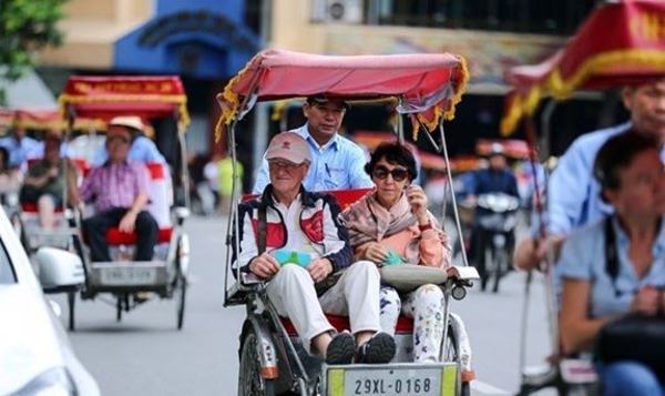 12,7 triệu lượt khách và những băn khoăn