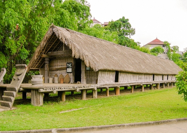 Nhà dài truyền thống của người Ê Đê: Một công trình sáng tạo văn hóa